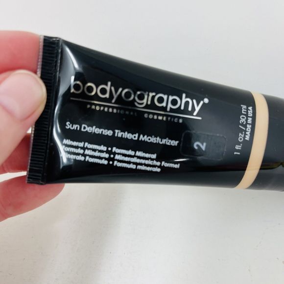 Bodyography Sun Defense Tinted Moisturizer Medium #2 Mineral Formula New No Box - Picture 2 of 6
